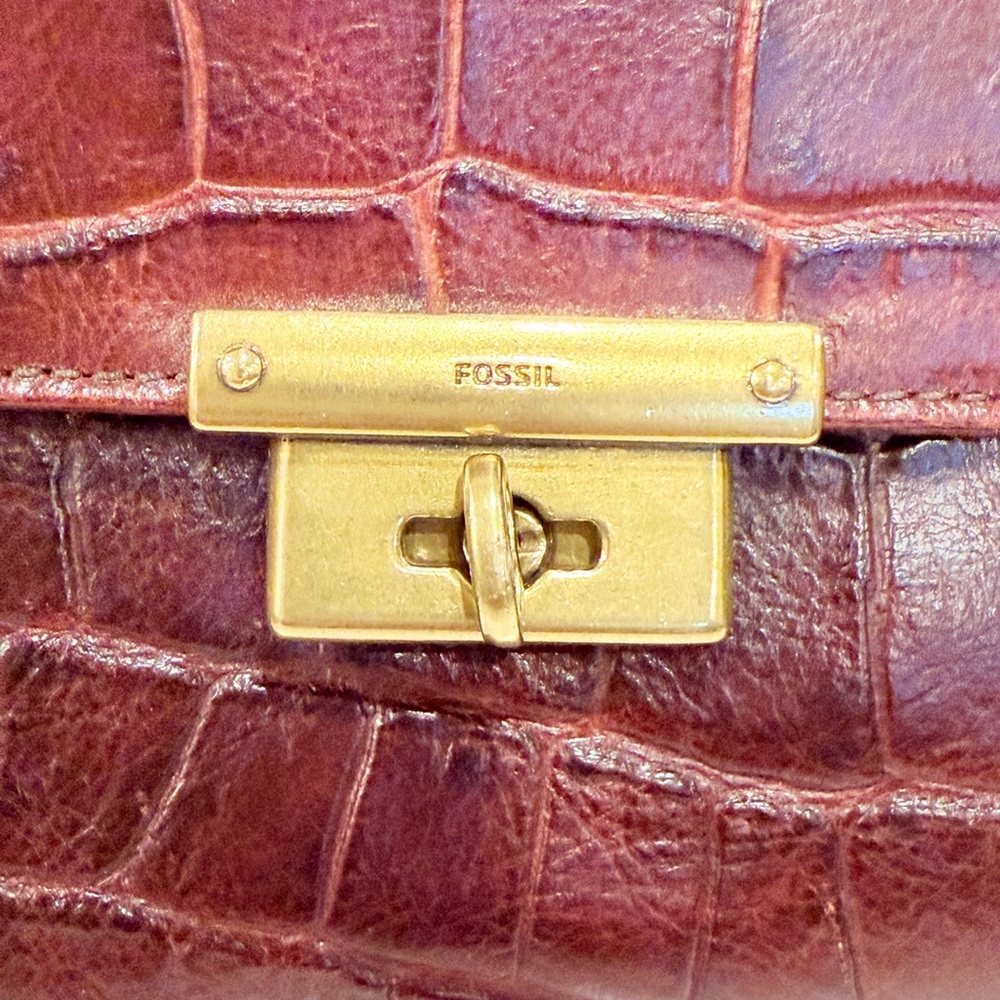Fossil Elegant Brown Crocodile Pattern Clutch Euc - image 3